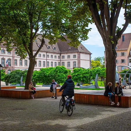 Centre - Balcon - Parking Gratuit アパート