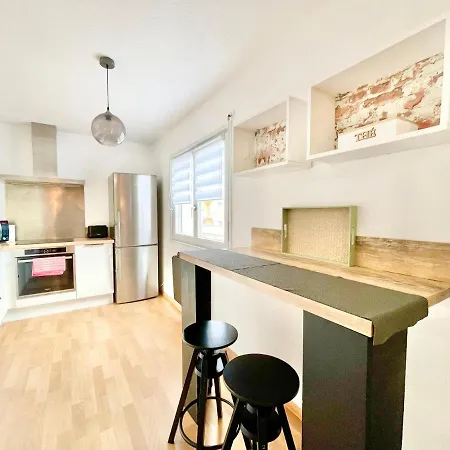 Centre - Balcon - Parking Gratuit アパート *